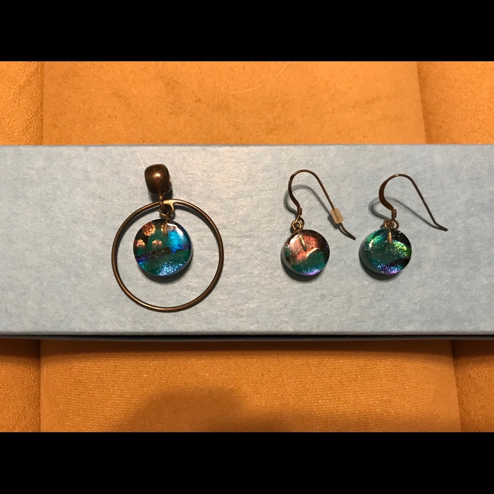Earring and necklace set